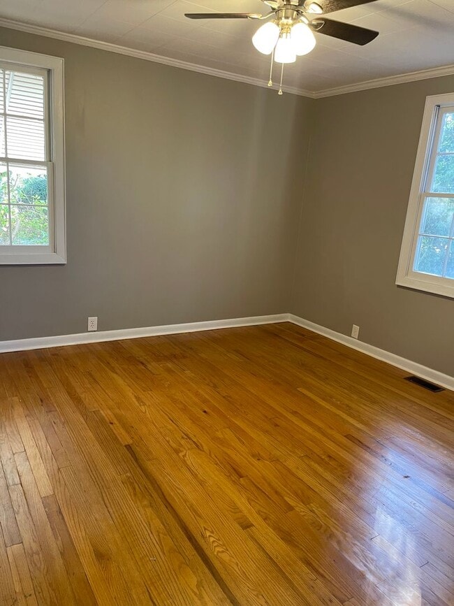 Building Photo - Beautifully renovated Normaltown 3/2 Home with fenced in front yard! Water, trash, and lawncare i...