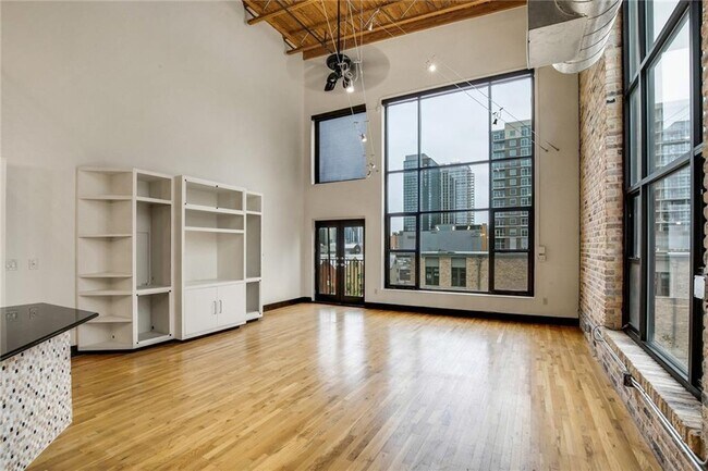Building Photo - 411 Brazos St