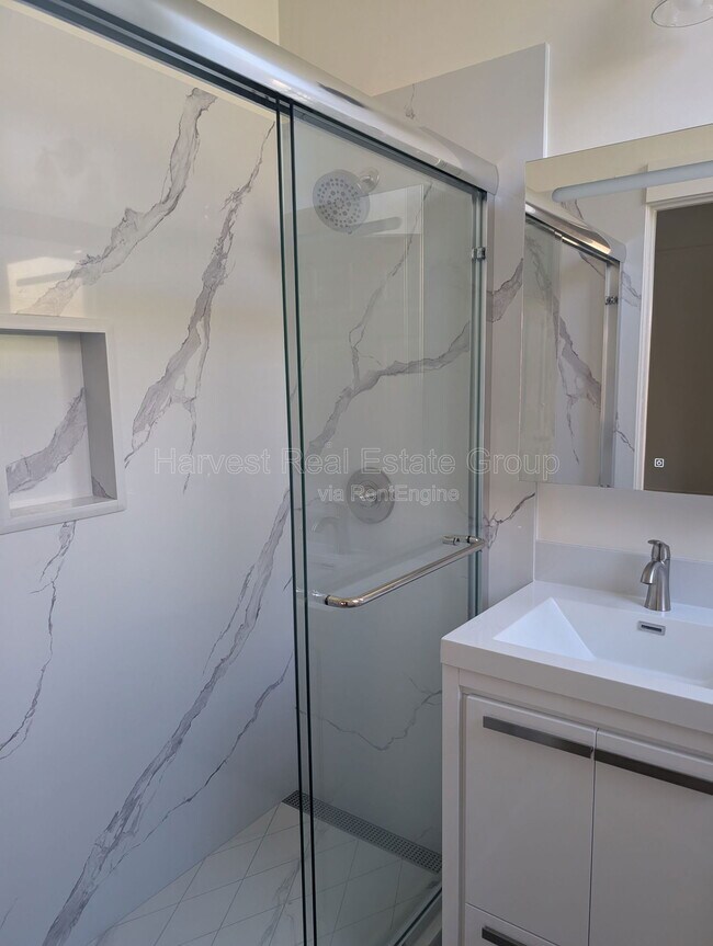 Building Photo - 1704 10th Ave