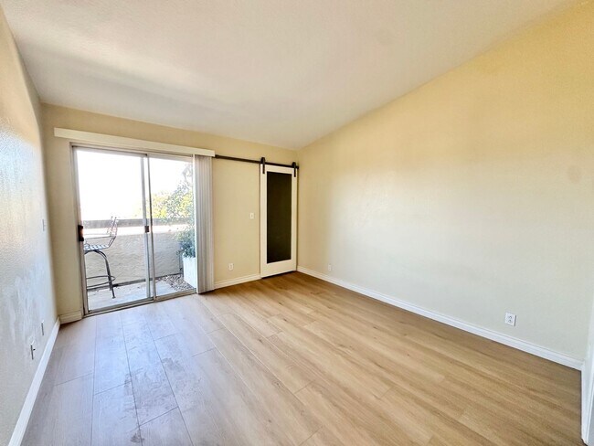 Building Photo - Stylish 2 Bedroom Condo in the Located in ...