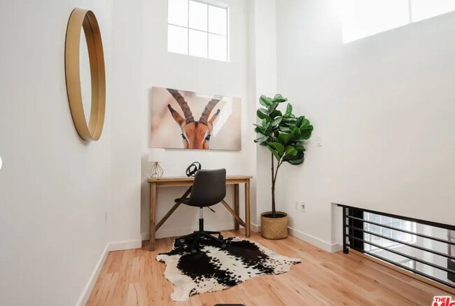 Building Photo - 5400 Playa Vista Dr