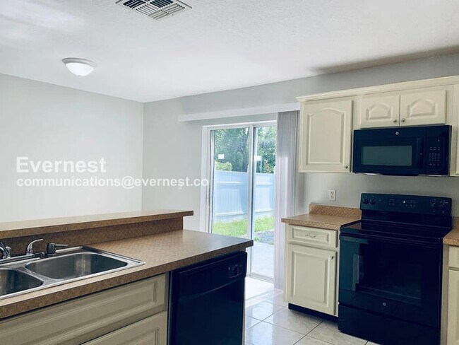 Building Photo - Spacious Home with Attached Garage and Central Air | Pet friendly | Available Soon!