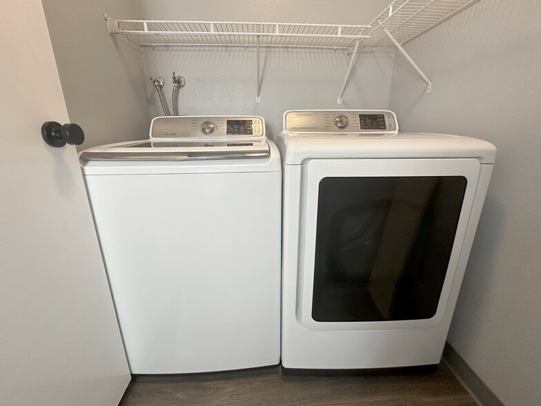 Building Photo - 8555 Fairmount Dr