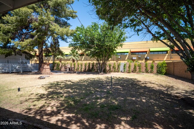 Building Photo - 4028 E Edgemont Ave