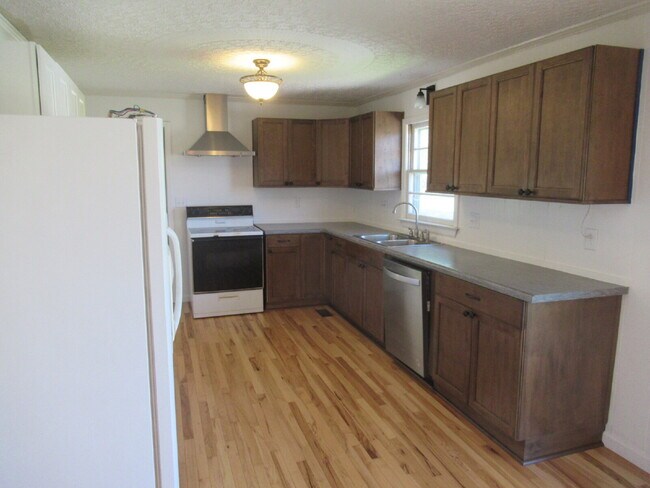 Building Photo - Charming 3-Bedroom Brick Home for Rent on the West Side of Lincolnton!