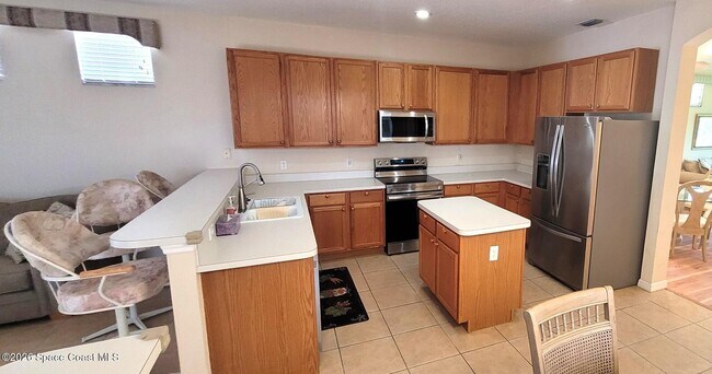 Building Photo - 142 Babylon Ln