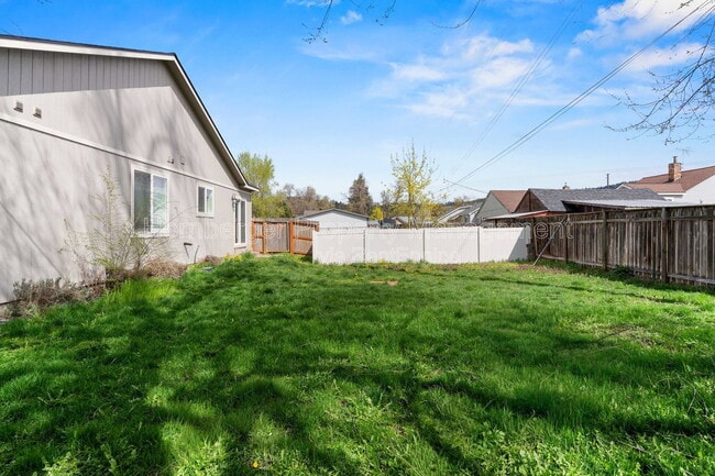 Building Photo - 14420 E Heroy Ln