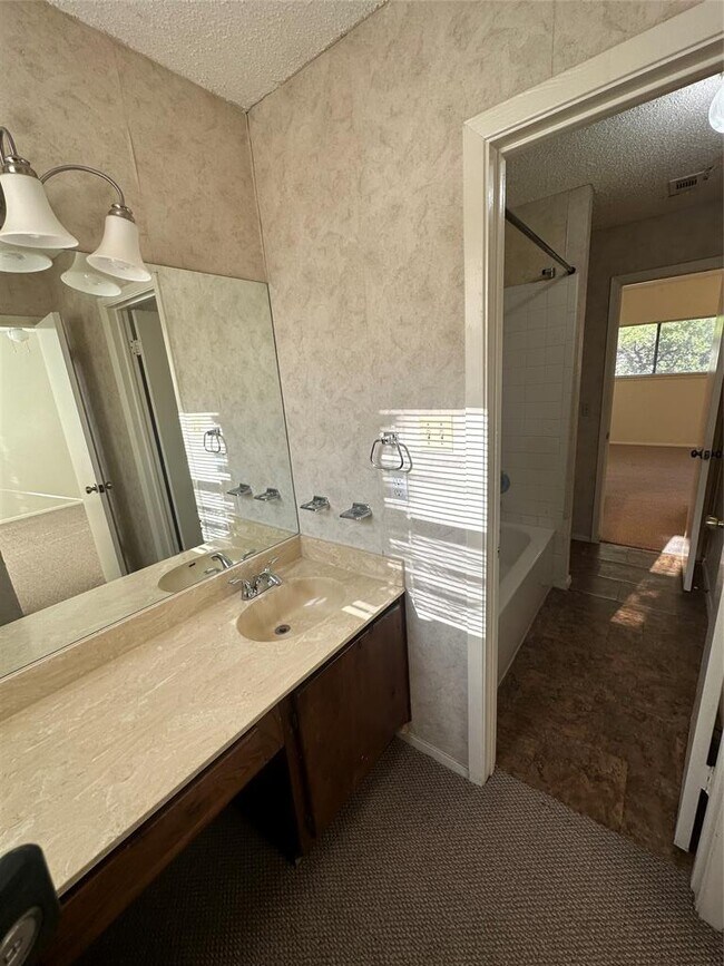 Building Photo - 6728 Lancret Hill Dr