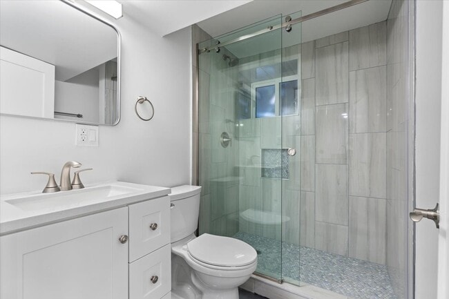 Building Photo - 722 S Laflin St