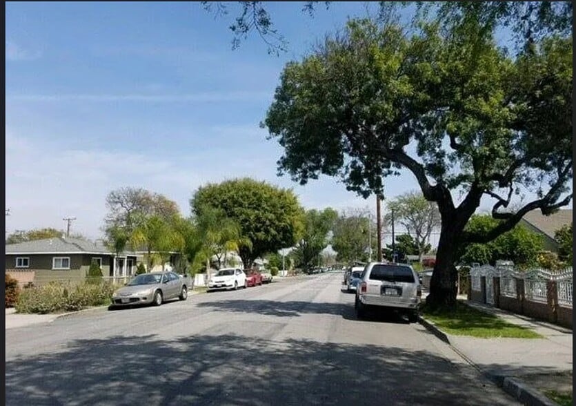 front - 2904 E 63rd St