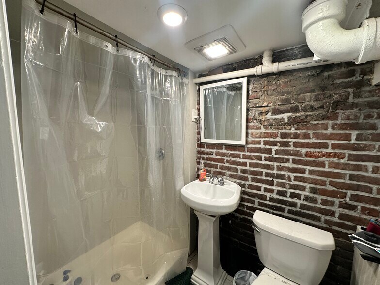 Building Photo - 586 Columbus Ave