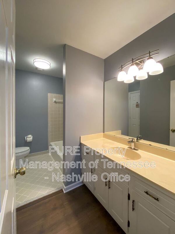 Building Photo - 517 Brentwood Pointe