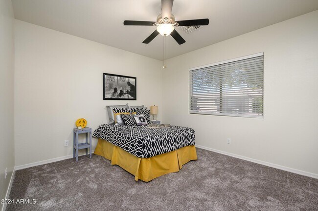 Building Photo - 17618 W Crocus Dr