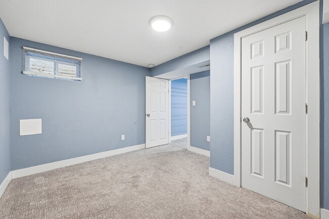 Building Photo - $2,820.95 with $300 off the first month's rent, 4 Beds - 2 Bath, Single Family Home in Denver wit...
