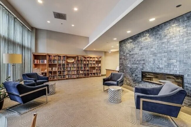 Building Photo - 420 E Waterside Dr