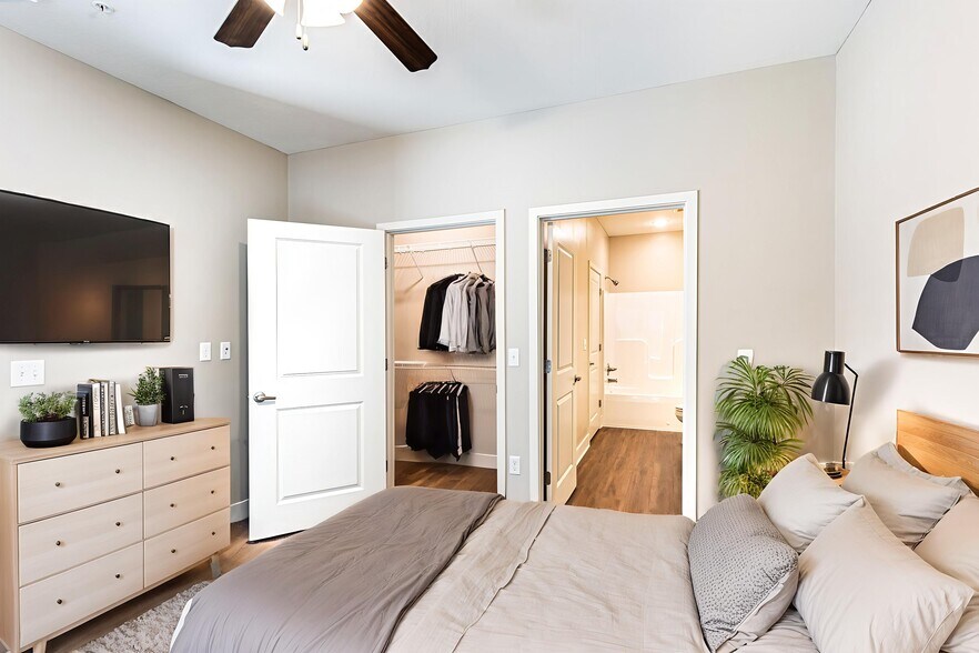 Building Photo - 5601 NE 80th Ter