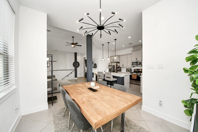 Building Photo - 4942 Carranza Ct