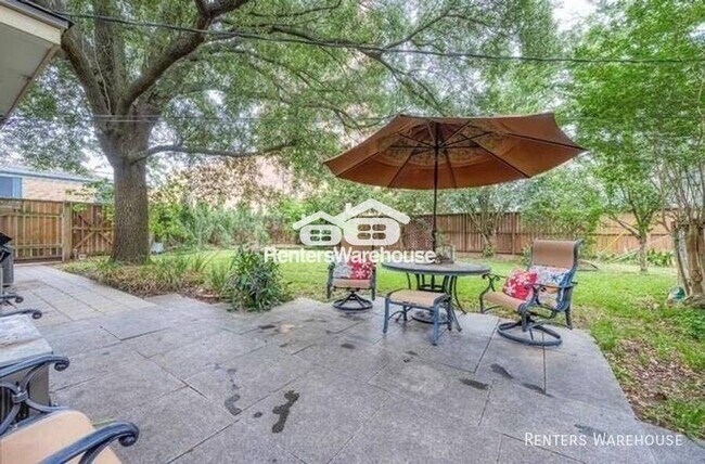 Building Photo - 5203 Chesapeake Way