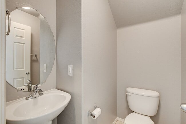 Building Photo - 4 Bedroom Home in the South West / 89139 Area