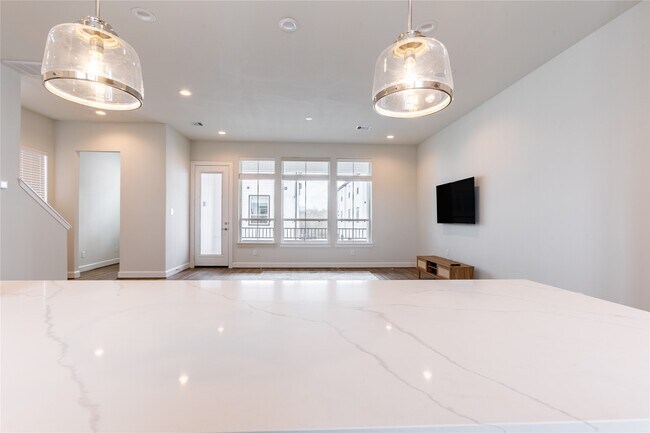 Building Photo - 2802 Grand Fountains Dr
