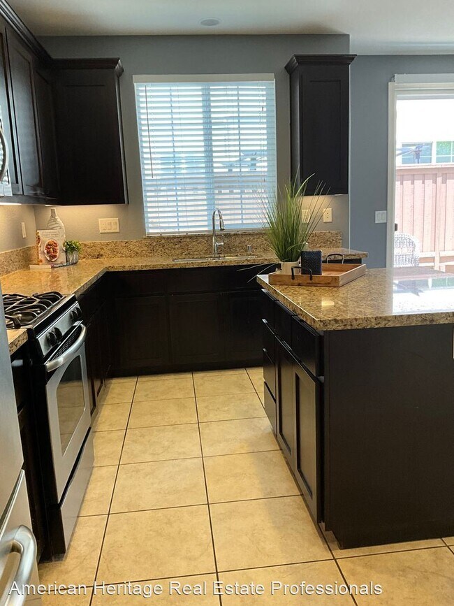 Building Photo - 4 br, 3 bath House - 254 Barnhill Dr