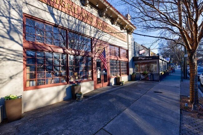 Building Photo - 1280 Stillwood Dr NE