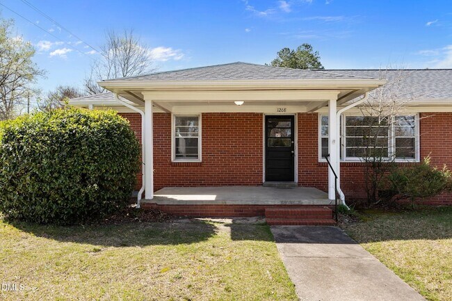 Building Photo - 1208 S 9th St