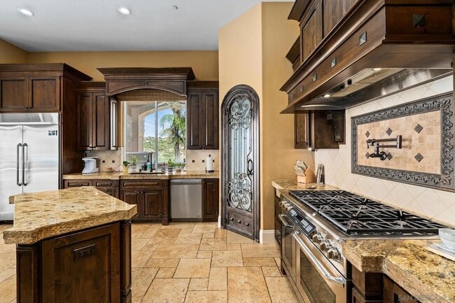 Building Photo - 208 Alicia Way