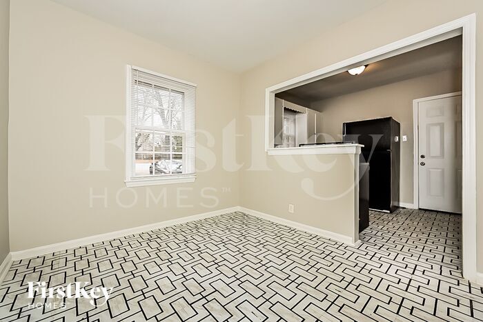 Building Photo - 1564 Columbia Dr