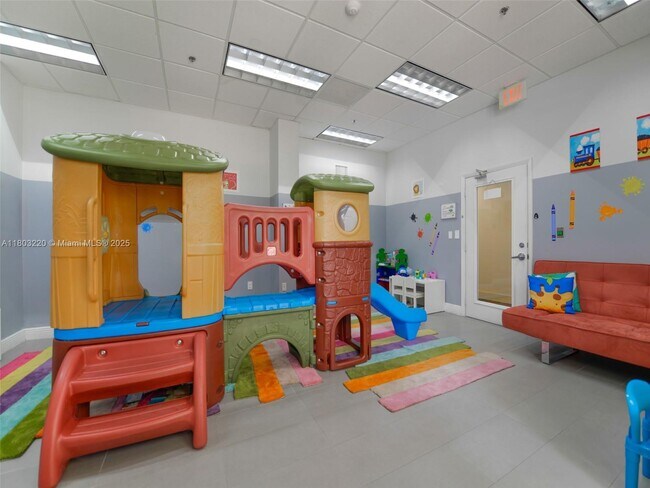 Building Photo - 1200 Brickell Bay Dr