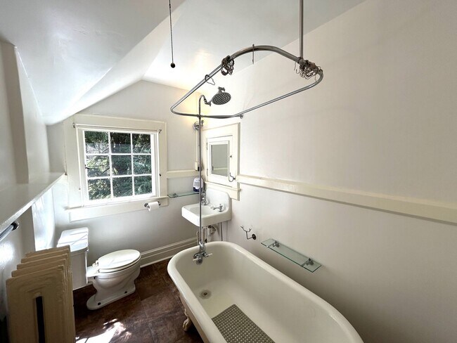 Building Photo - North AVL -  Renovated Arts & Crafts Cottage