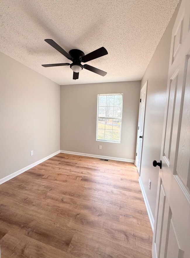 Building Photo - Located in Carrollton!!!