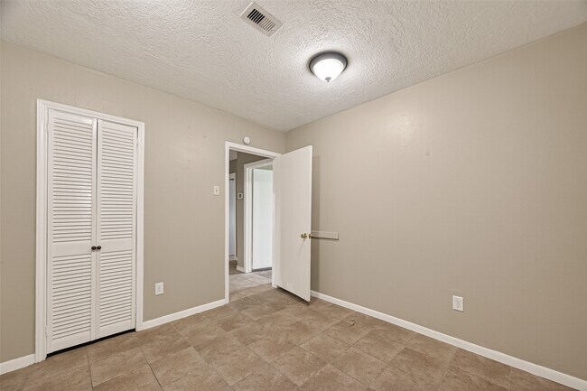 Building Photo - 1310 Belshire Rd