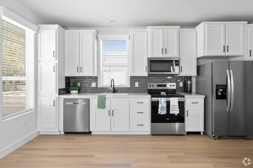 1BR, 1BA - 510SF - Kitchen - Lakeside Village