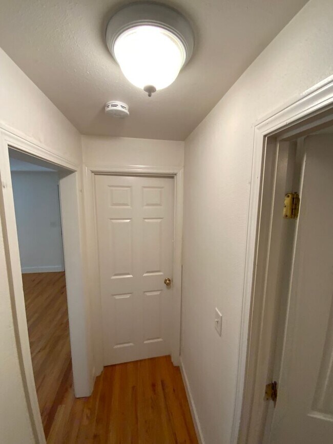 Building Photo - 2 Bedroom Duplex in S. Eugene/Campus Area Eugene