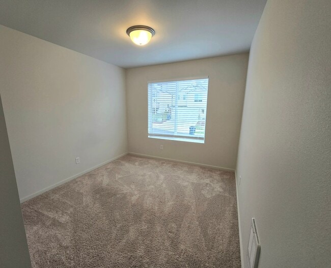 Building Photo - 4 Bedroom Home in Marysville  Pet Friendly!