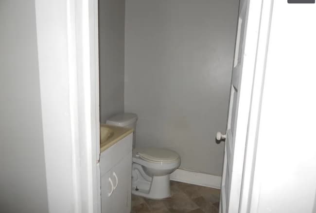 Building Photo - 10817 Hull Ave