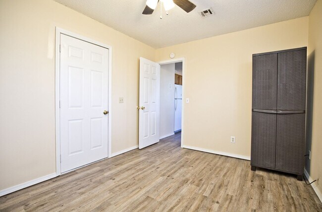 Building Photo - 9050 Grimes Dr