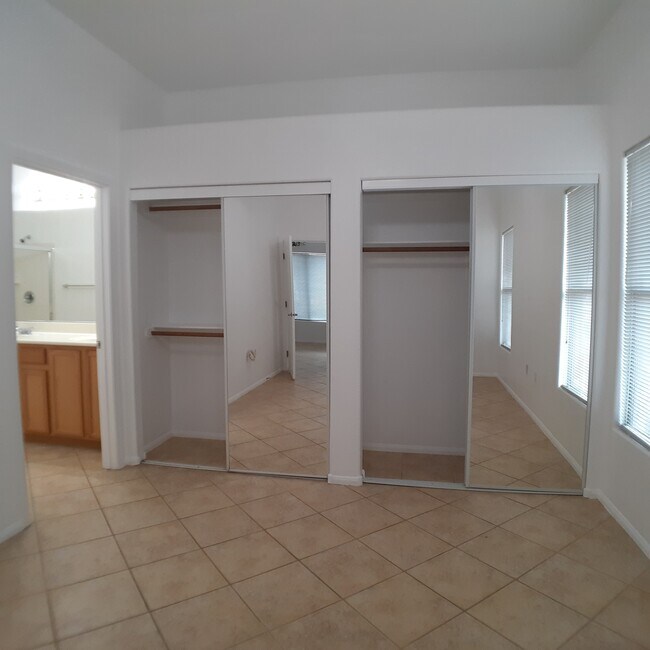 Master bedroom closet - 2305 W Horizon Ridge Pky