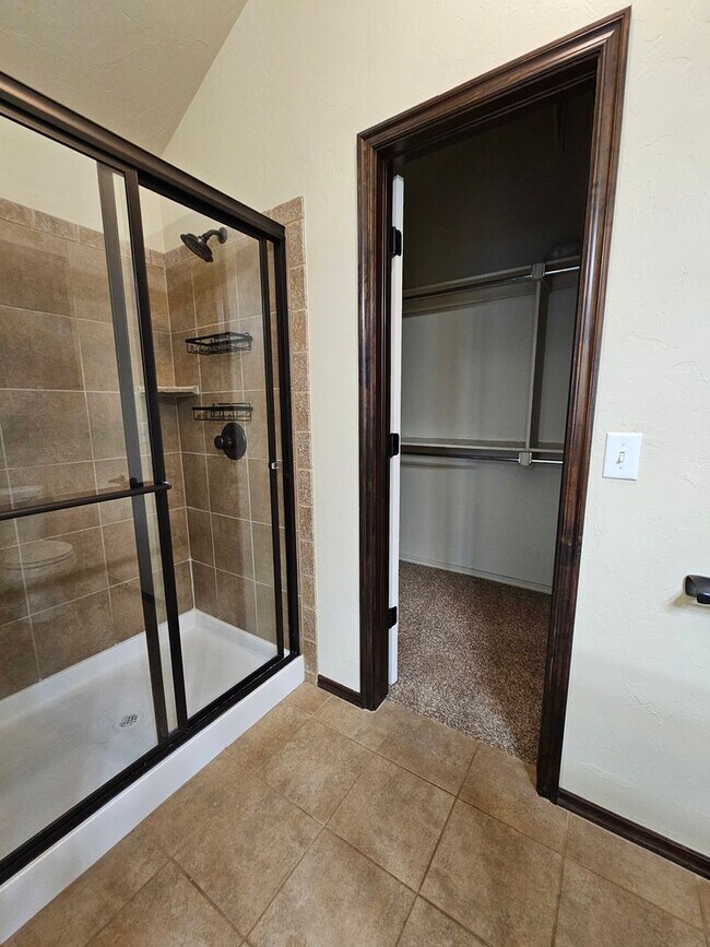 Building Photo - (3) Bed/(2) Bath in Red Canyon Ranch Avail...