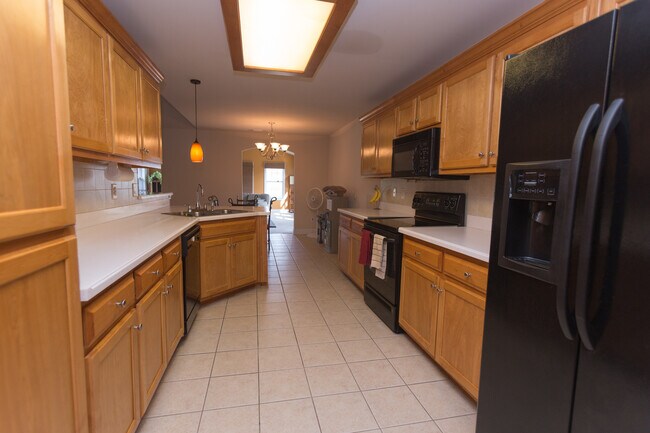 Building Photo - Spectacular 3 Bedroom 2 Bath House in Ocon...