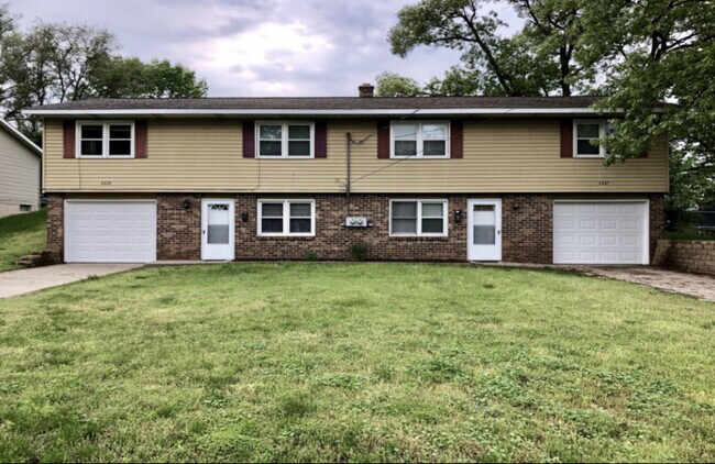 Building Photo - Woodward Duplex