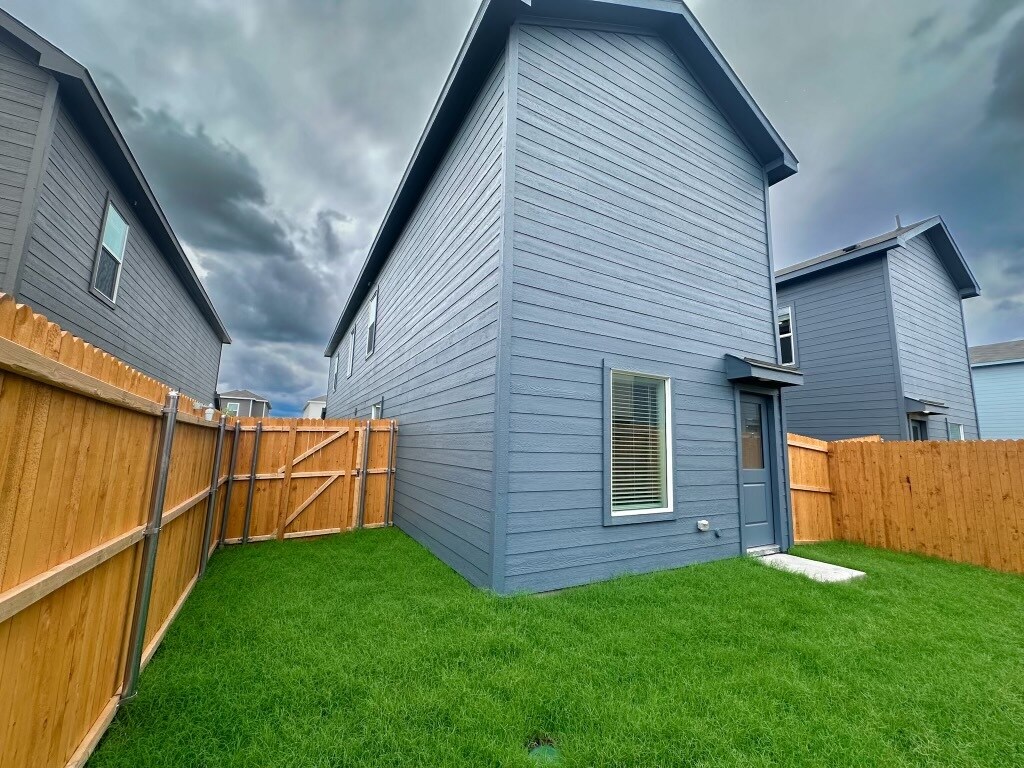 Building Photo - 910 Sandhill Crane Ln