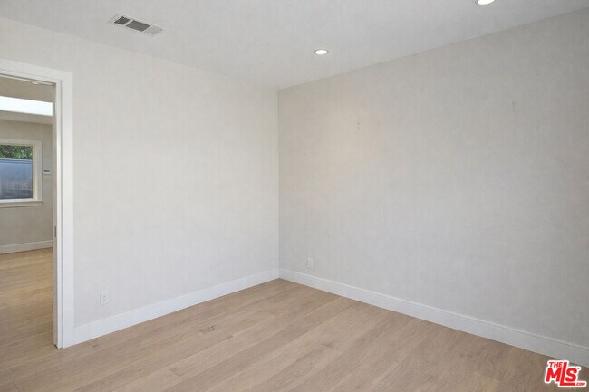 Building Photo - 955 9th St