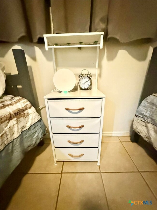 Building Photo - 907 Haynes Dr