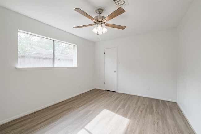 Building Photo - 3311 Palm Desert Ln