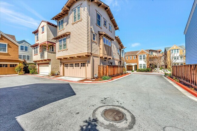 Building Photo - WOW! GREAT HOME! Mountain View!