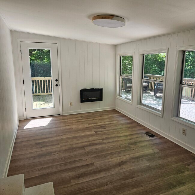 Building Photo - 220 Gumlog Dr