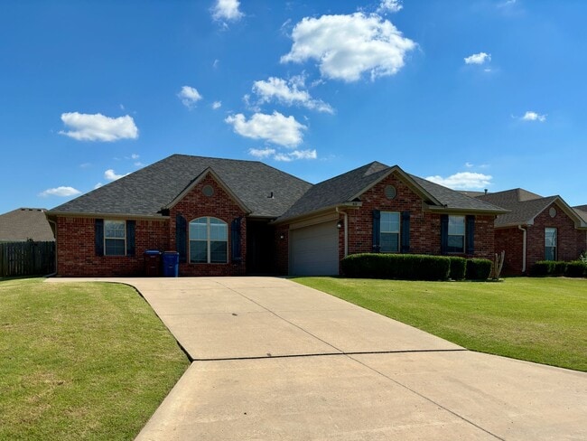 Building Photo - 612 Windbrook Ct