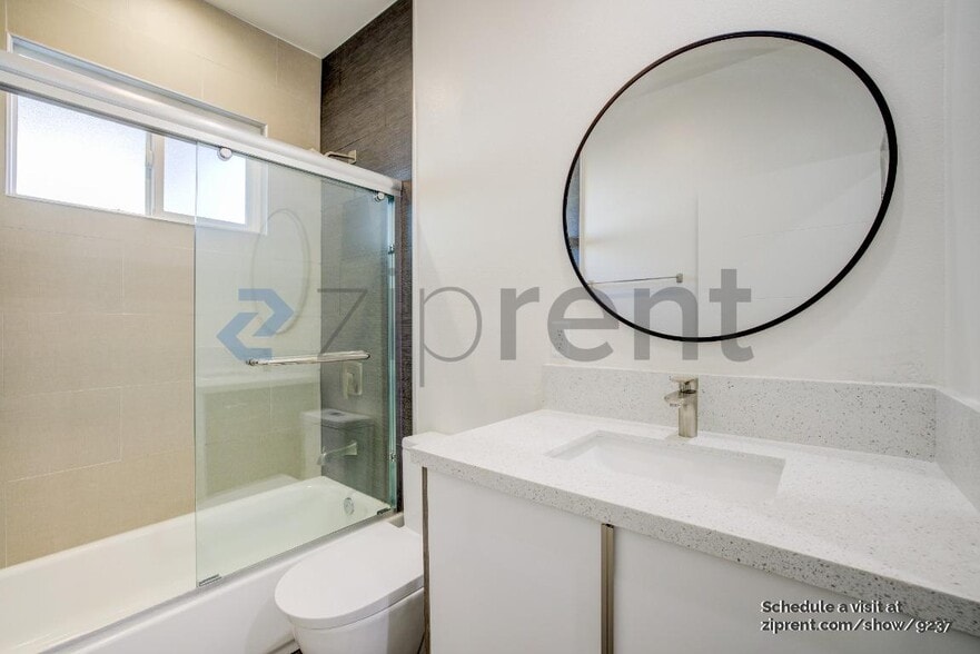 Building Photo - 5637 1/2 Riverton Ave